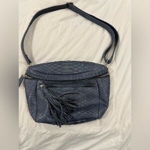 ARCHIPELAGO  Elegant Blue Leather Shoulder Bag